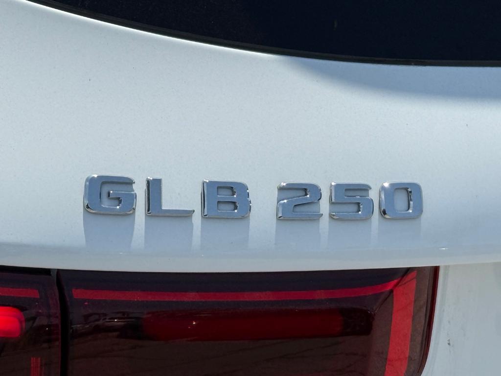new 2025 Mercedes-Benz GLB 250 car, priced at $49,520