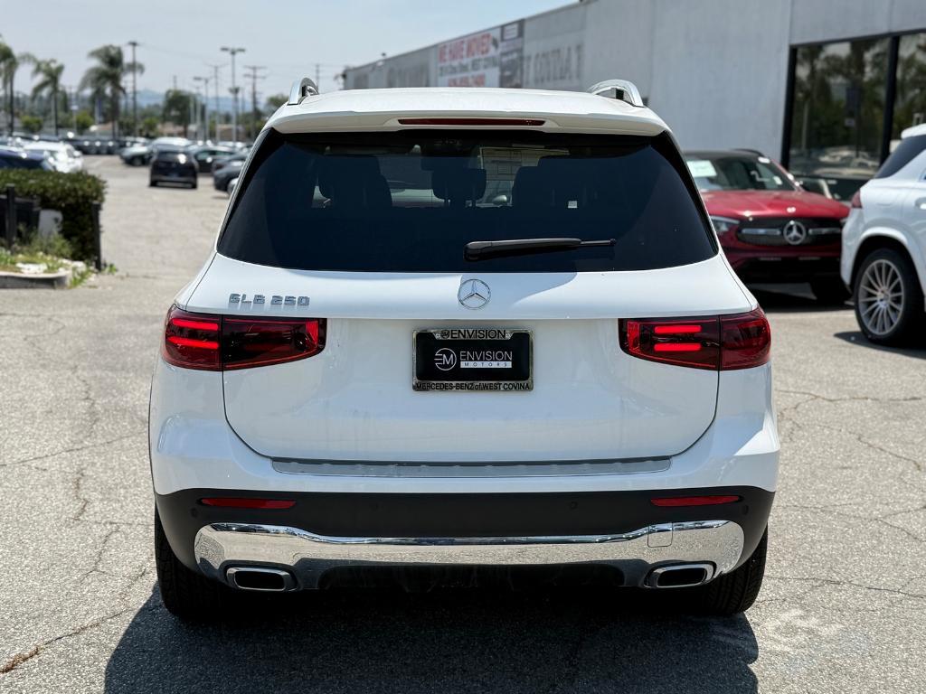 new 2025 Mercedes-Benz GLB 250 car, priced at $49,520