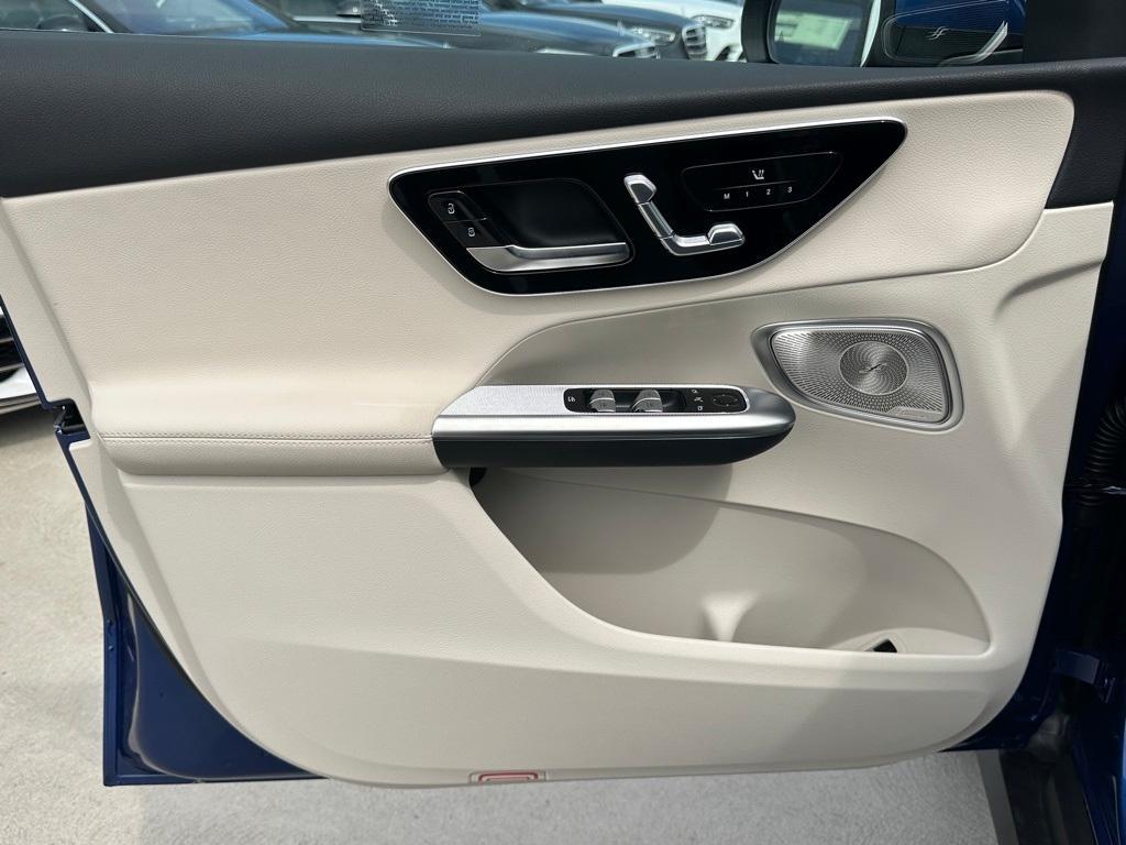 new 2025 Mercedes-Benz GLC 300 car, priced at $57,295