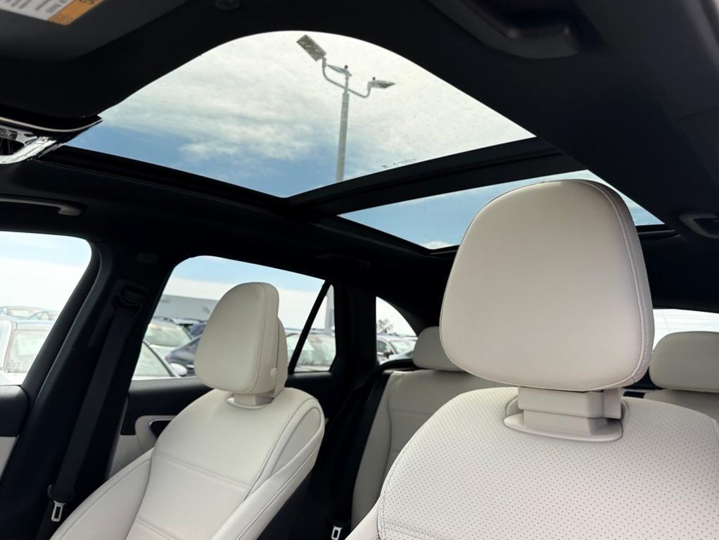 new 2025 Mercedes-Benz GLC 300 car, priced at $57,295