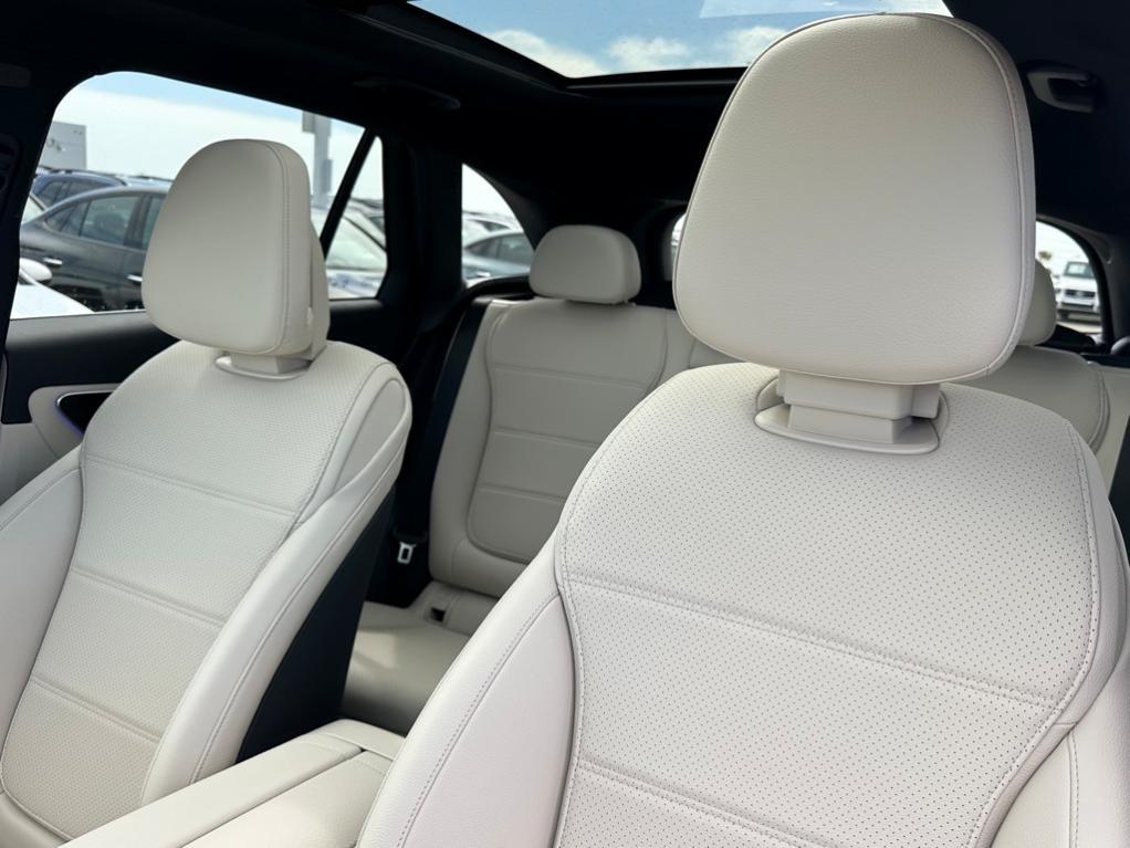 new 2025 Mercedes-Benz GLC 300 car, priced at $57,295