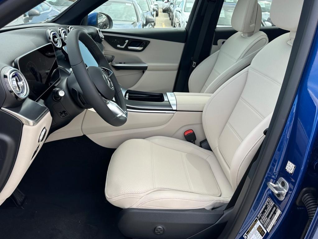 new 2025 Mercedes-Benz GLC 300 car, priced at $57,295