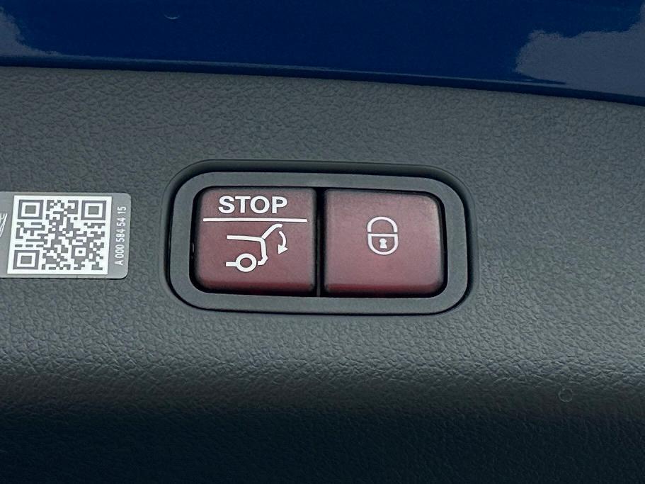 new 2025 Mercedes-Benz GLC 300 car, priced at $57,295