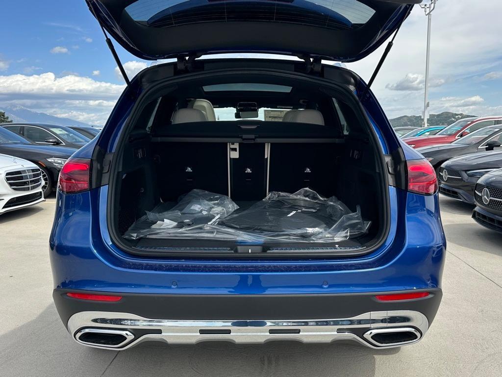 new 2025 Mercedes-Benz GLC 300 car, priced at $57,295