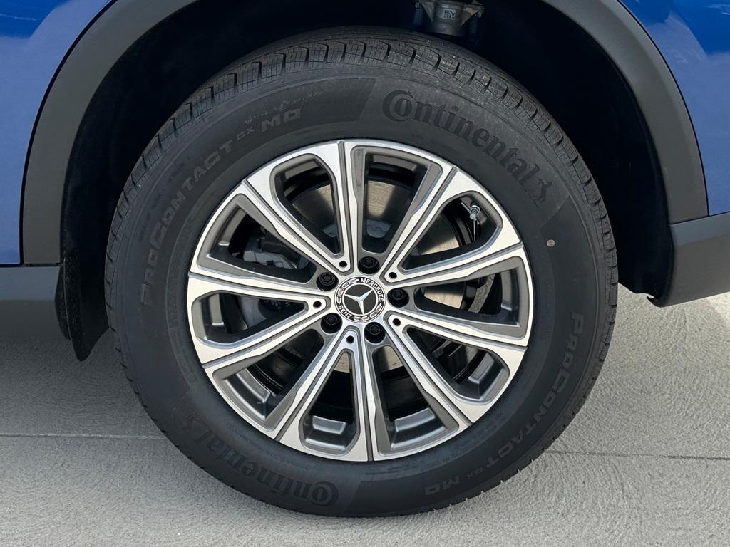 new 2025 Mercedes-Benz GLC 300 car, priced at $57,295