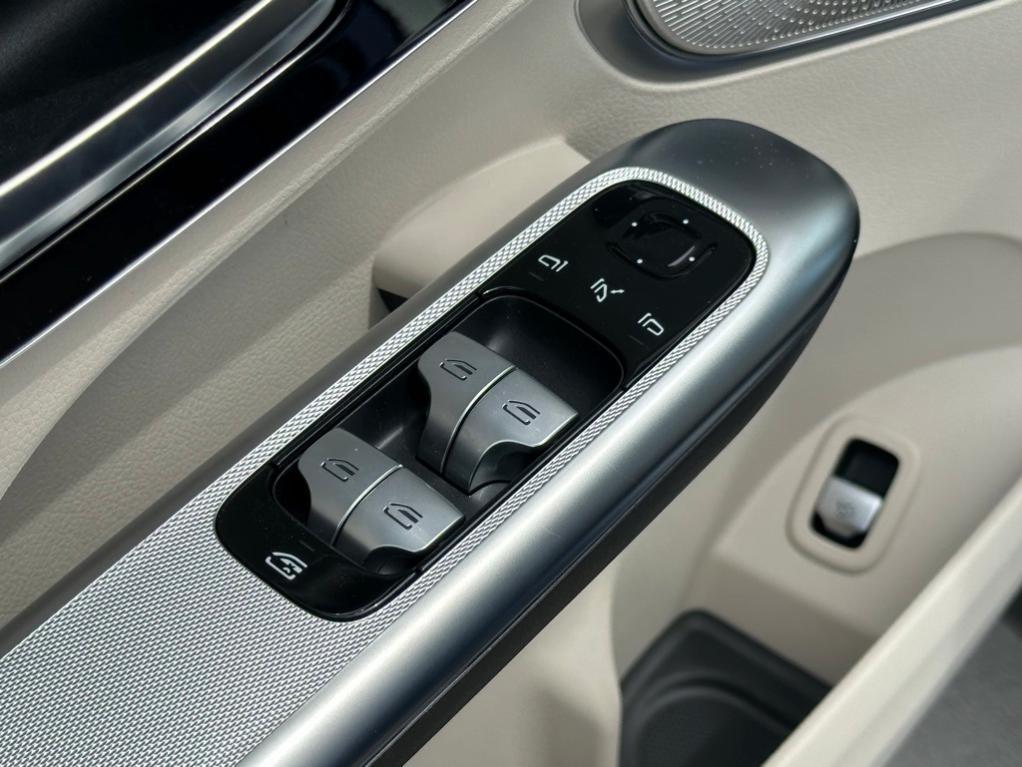 new 2025 Mercedes-Benz GLC 300 car, priced at $57,295