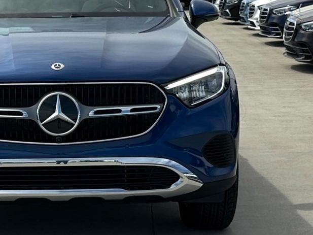 new 2025 Mercedes-Benz GLC 300 car, priced at $57,295