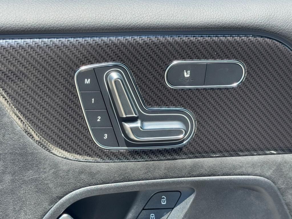 new 2025 Mercedes-Benz GLB 250 car, priced at $54,245