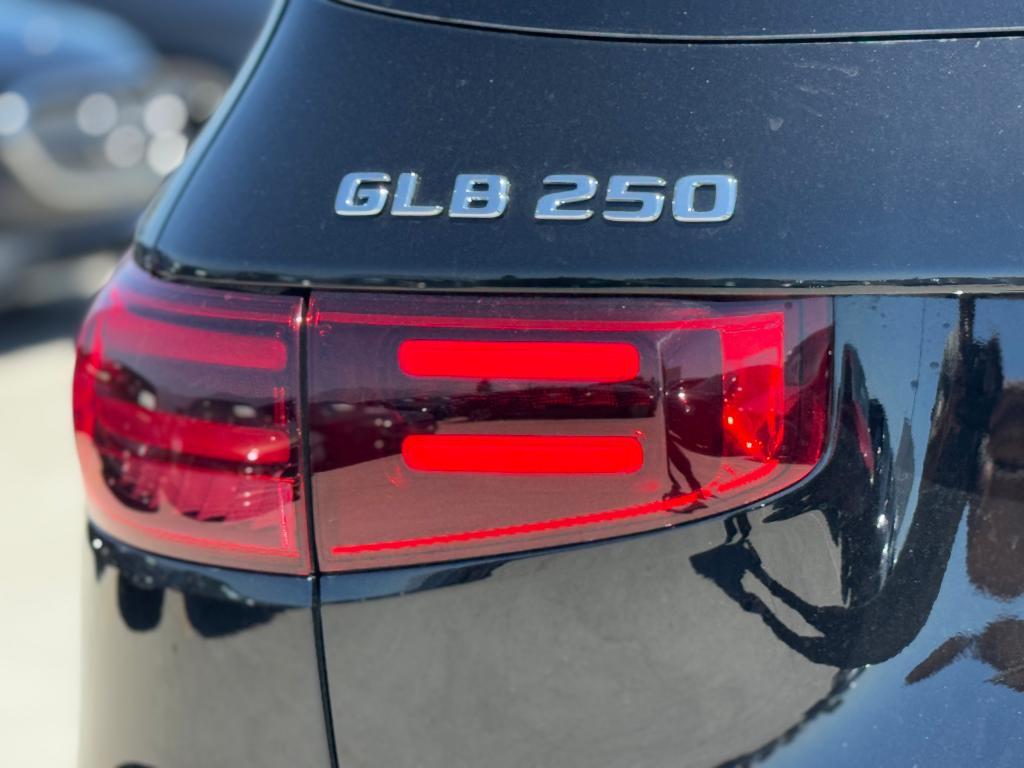 new 2025 Mercedes-Benz GLB 250 car, priced at $54,245