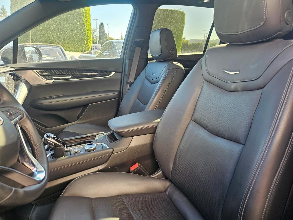 used 2025 Cadillac XT6 car, priced at $47,289