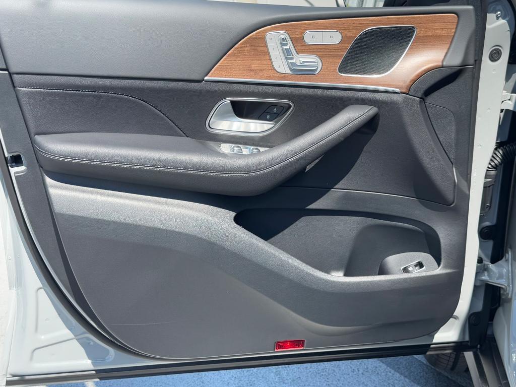 new 2026 Mercedes-Benz GLE 350 car, priced at $70,000