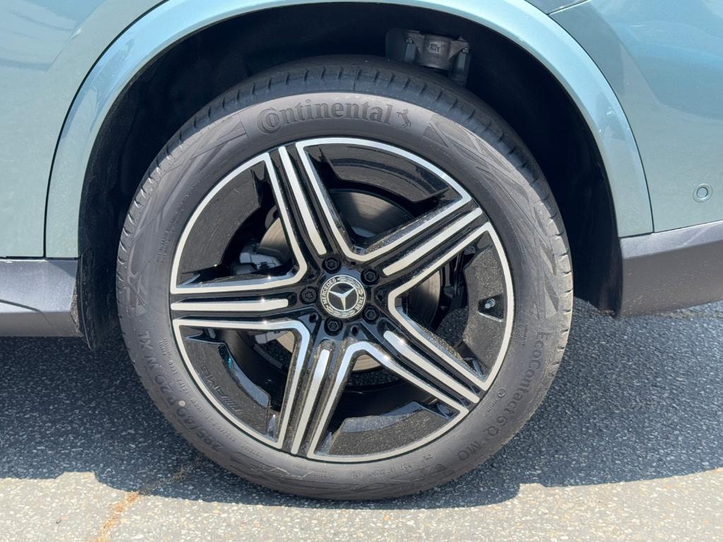 new 2025 Mercedes-Benz GLC 300 car, priced at $63,165