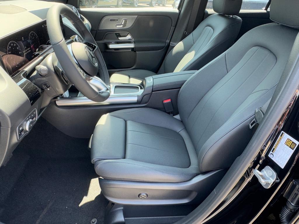 new 2025 Mercedes-Benz GLA 250 car, priced at $47,295