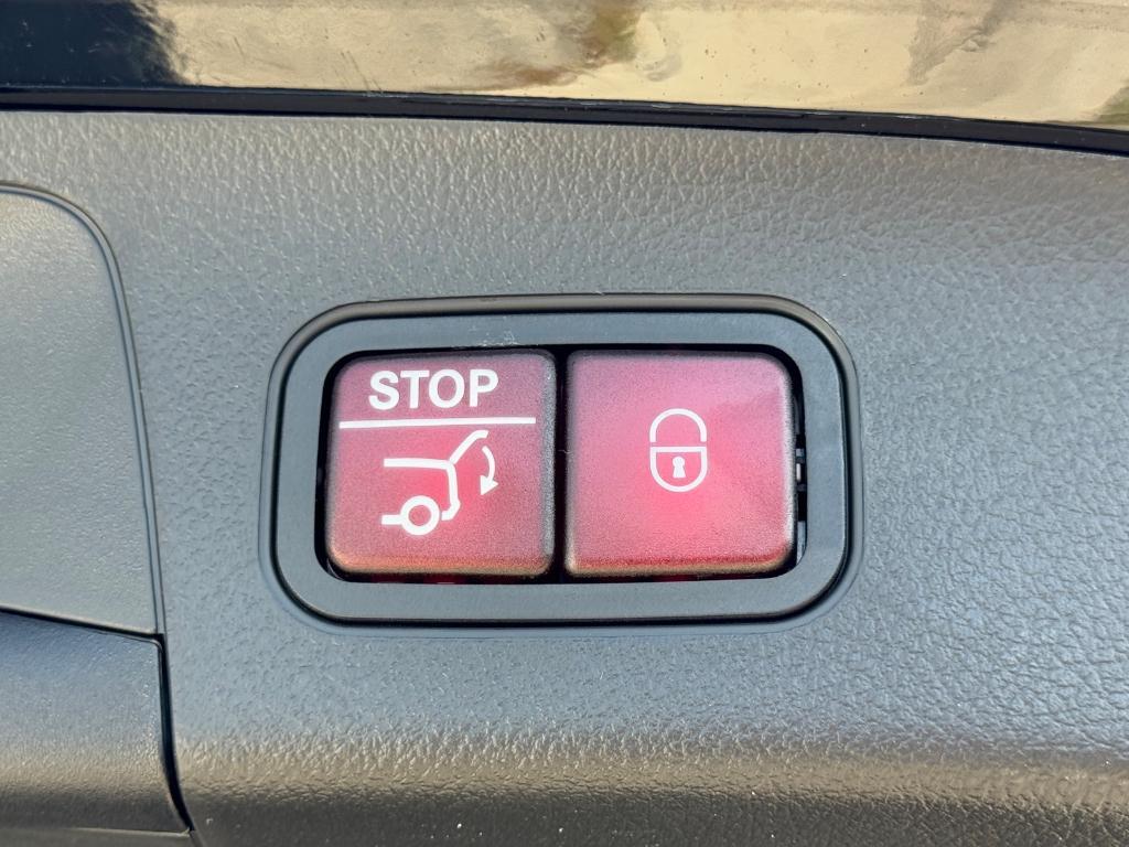 new 2025 Mercedes-Benz GLA 250 car, priced at $47,295