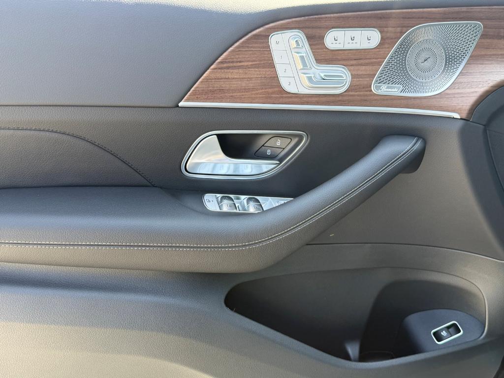 new 2025 Mercedes-Benz GLS 450 car, priced at $96,655