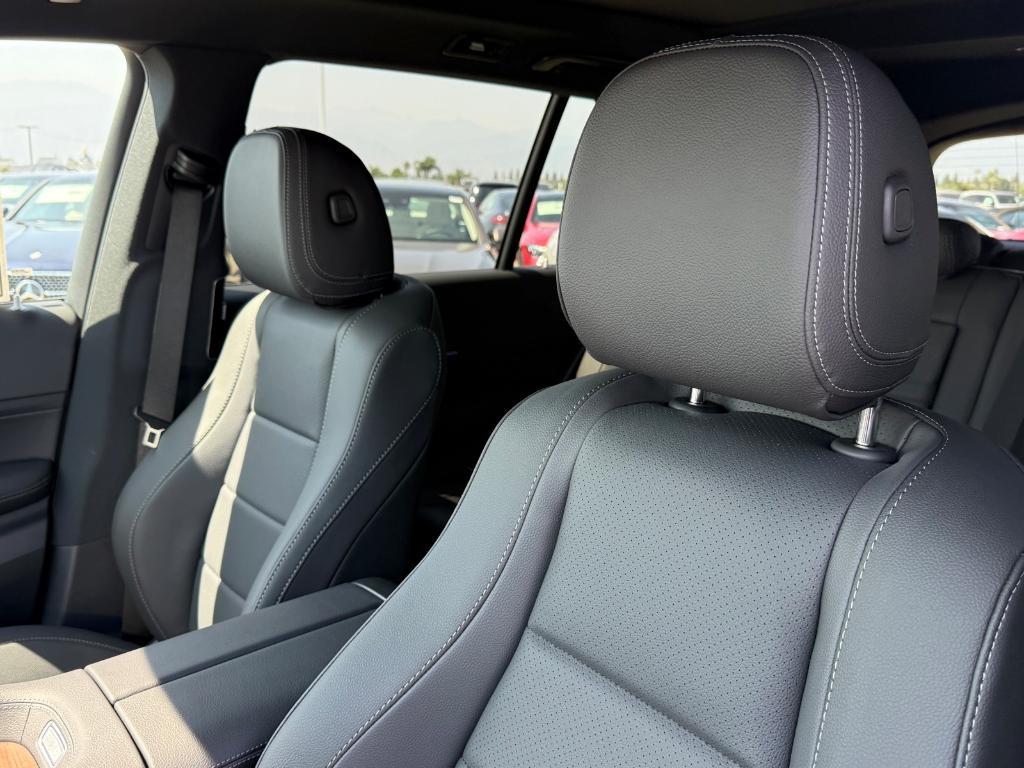 new 2025 Mercedes-Benz GLS 450 car, priced at $96,655