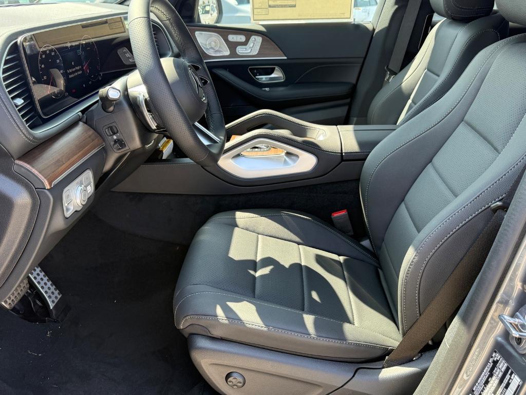new 2025 Mercedes-Benz GLS 450 car, priced at $96,655
