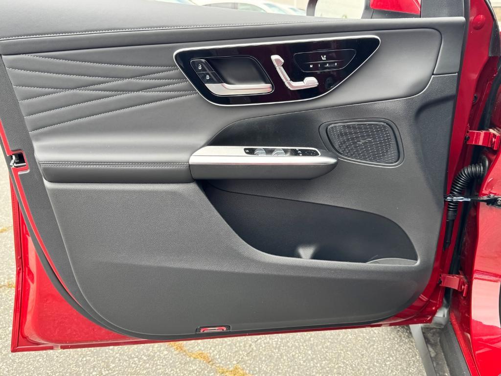 new 2025 Mercedes-Benz GLC 300 car, priced at $60,020