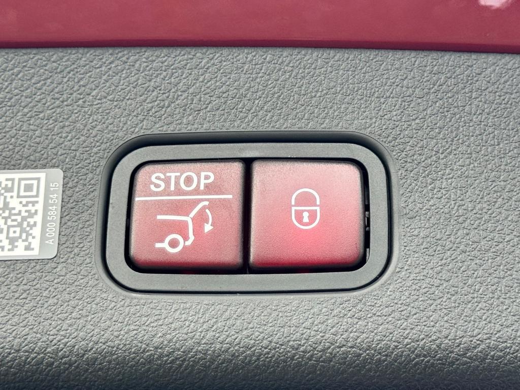 new 2025 Mercedes-Benz GLC 300 car, priced at $60,020