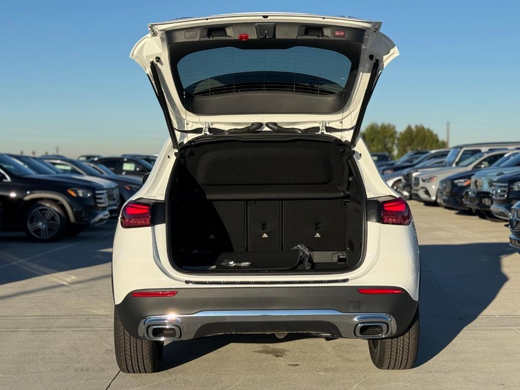 new 2026 Mercedes-Benz GLA 250 car, priced at $45,130
