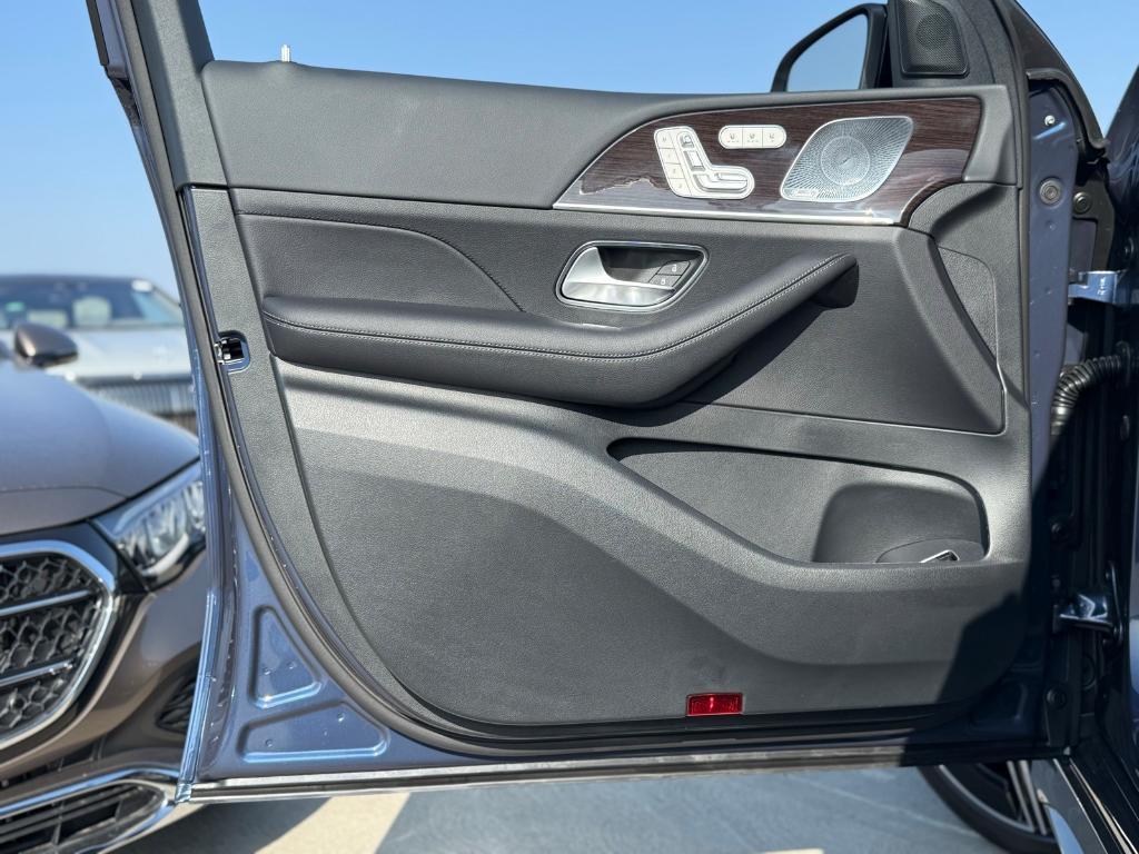 new 2026 Mercedes-Benz GLE 450 car, priced at $83,105