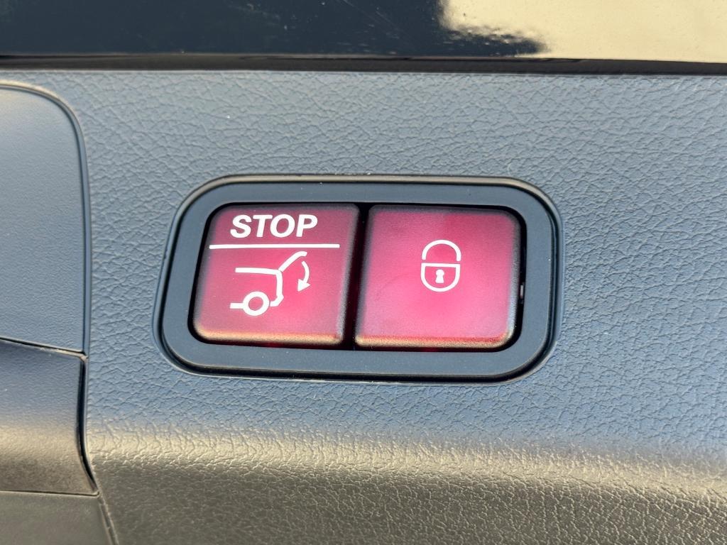 new 2026 Mercedes-Benz GLB 250 car, priced at $49,990