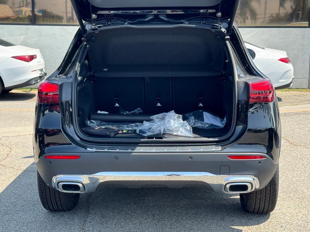 new 2025 Mercedes-Benz GLA 250 car, priced at $46,195