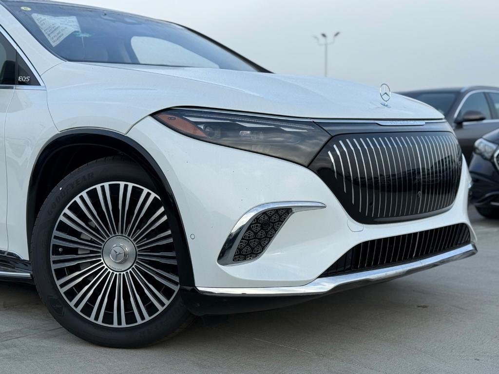new 2025 Mercedes-Benz Maybach EQS 680 car, priced at $186,000