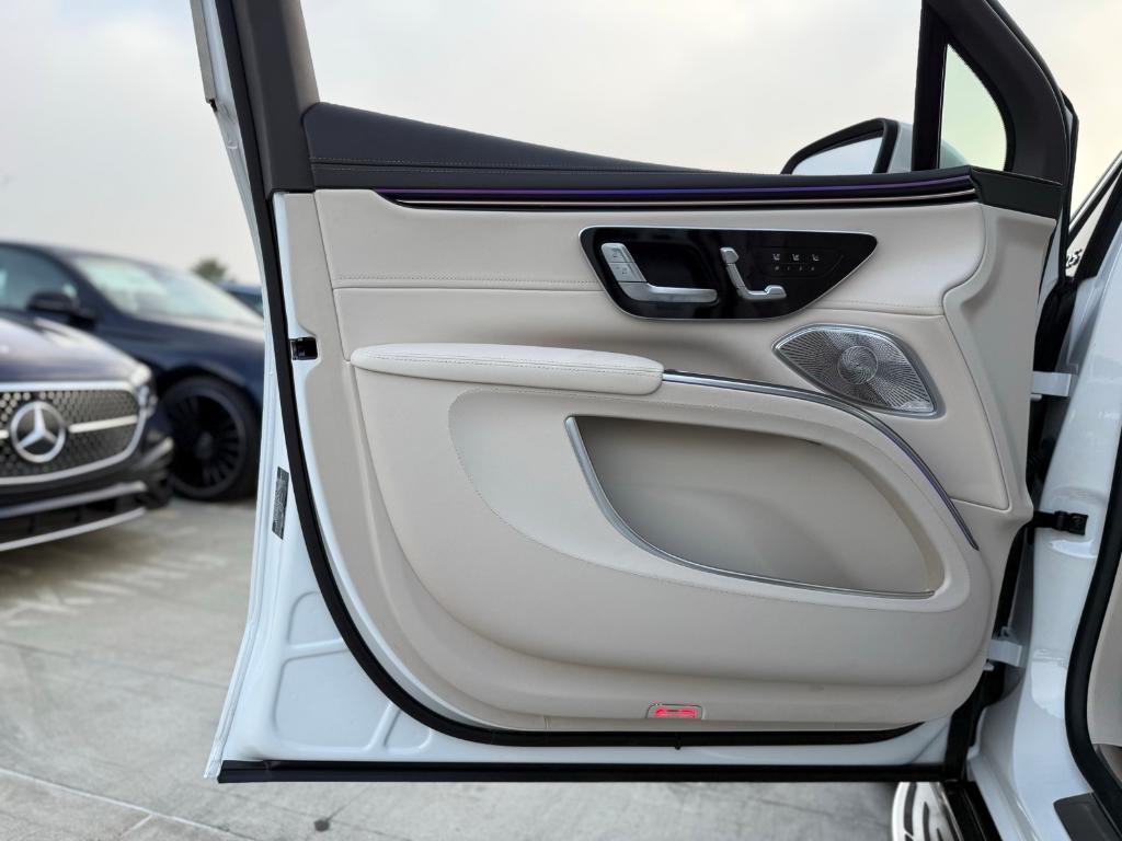 new 2025 Mercedes-Benz Maybach EQS 680 car, priced at $186,000