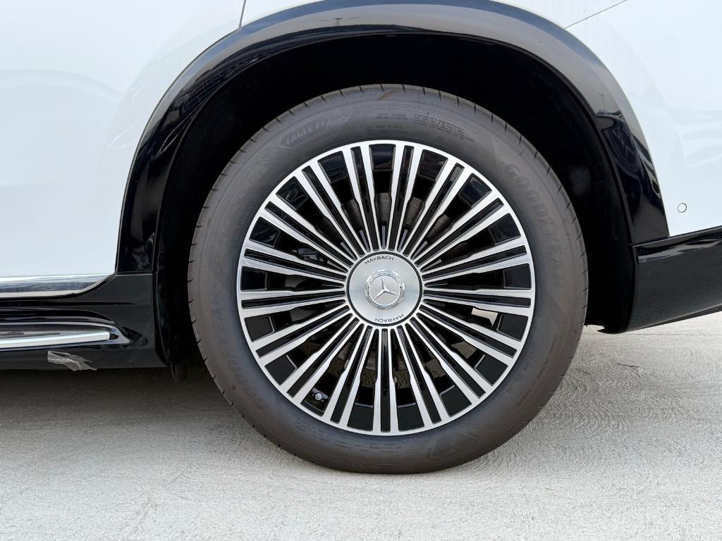 new 2025 Mercedes-Benz Maybach EQS 680 car, priced at $186,000