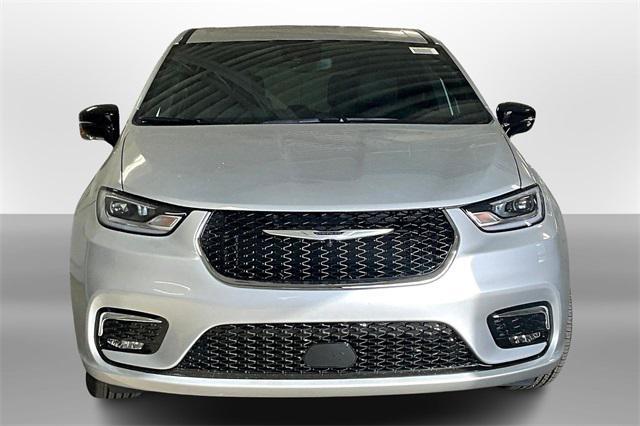 new 2026 Chrysler Pacifica car, priced at $39,745