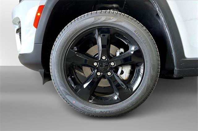 new 2025 Jeep Grand Cherokee car, priced at $52,140
