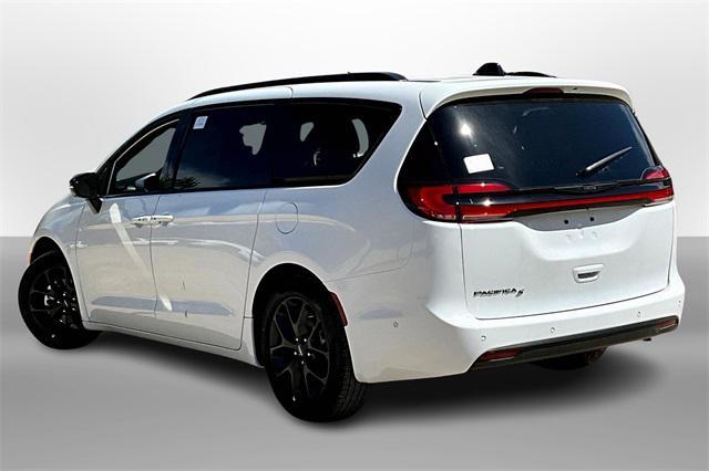 new 2024 Chrysler Pacifica car, priced at $48,926