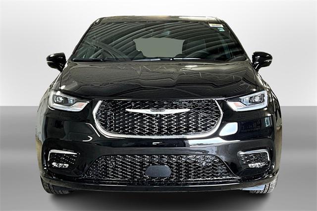 new 2025 Chrysler Pacifica car, priced at $45,725