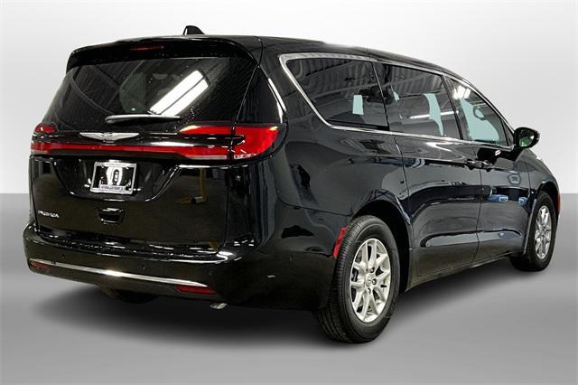 new 2025 Chrysler Pacifica car, priced at $45,725