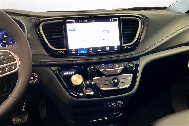 new 2025 Chrysler Pacifica car, priced at $45,725