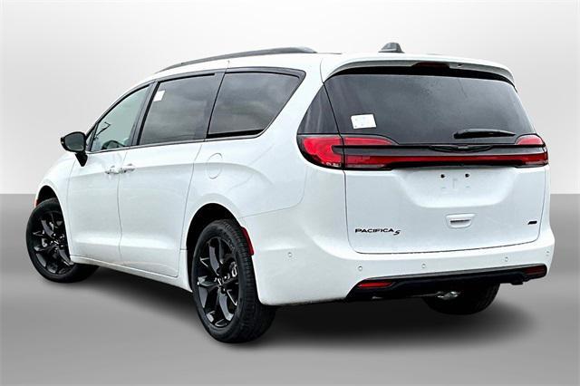 new 2024 Chrysler Pacifica car, priced at $52,726