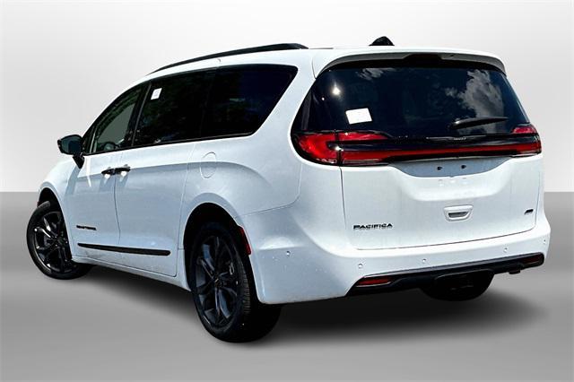 new 2024 Chrysler Pacifica car, priced at $54,060