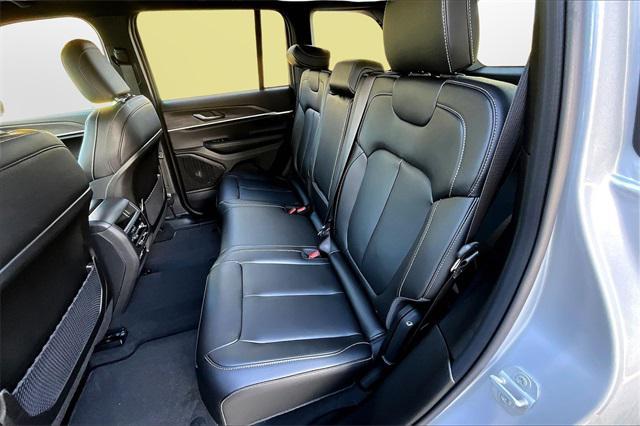 new 2025 Jeep Grand Cherokee car, priced at $41,536