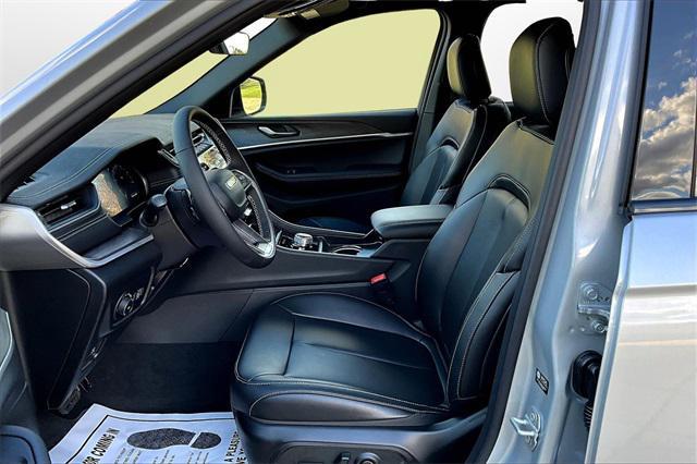 new 2025 Jeep Grand Cherokee car, priced at $41,536
