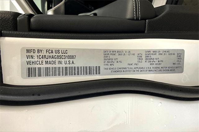 new 2025 Jeep Grand Cherokee car, priced at $44,401