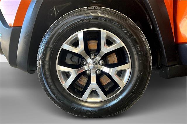 used 2015 Jeep Cherokee car, priced at $11,295