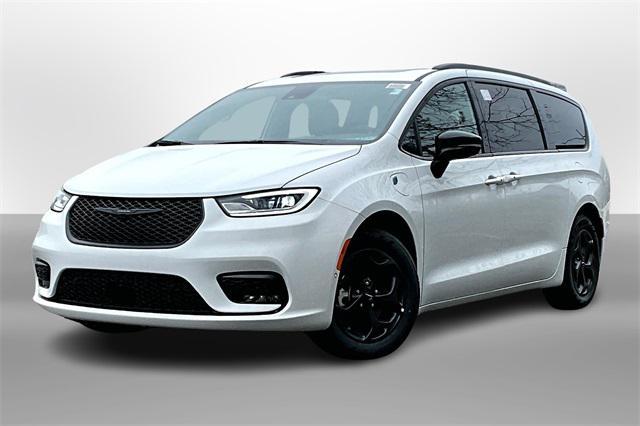 new 2024 Chrysler Pacifica Hybrid car, priced at $58,872