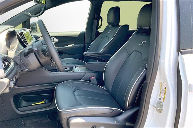 new 2024 Chrysler Pacifica car, priced at $53,278