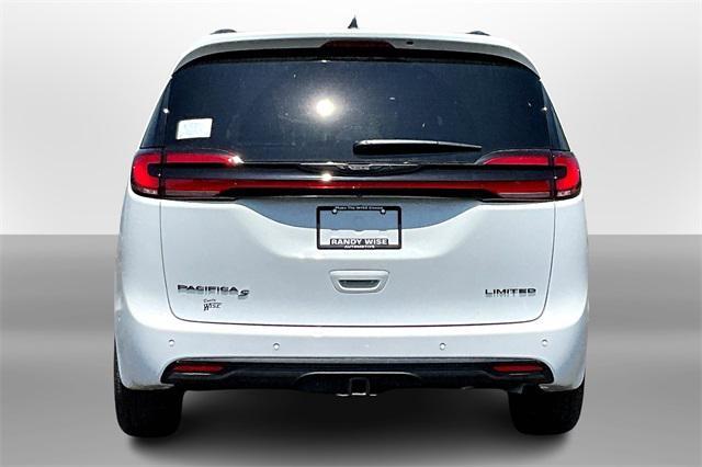 new 2024 Chrysler Pacifica car, priced at $53,278