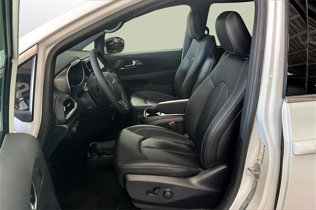 new 2026 Chrysler Pacifica car, priced at $39,321