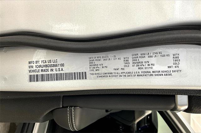 new 2025 Jeep Grand Cherokee car, priced at $46,882