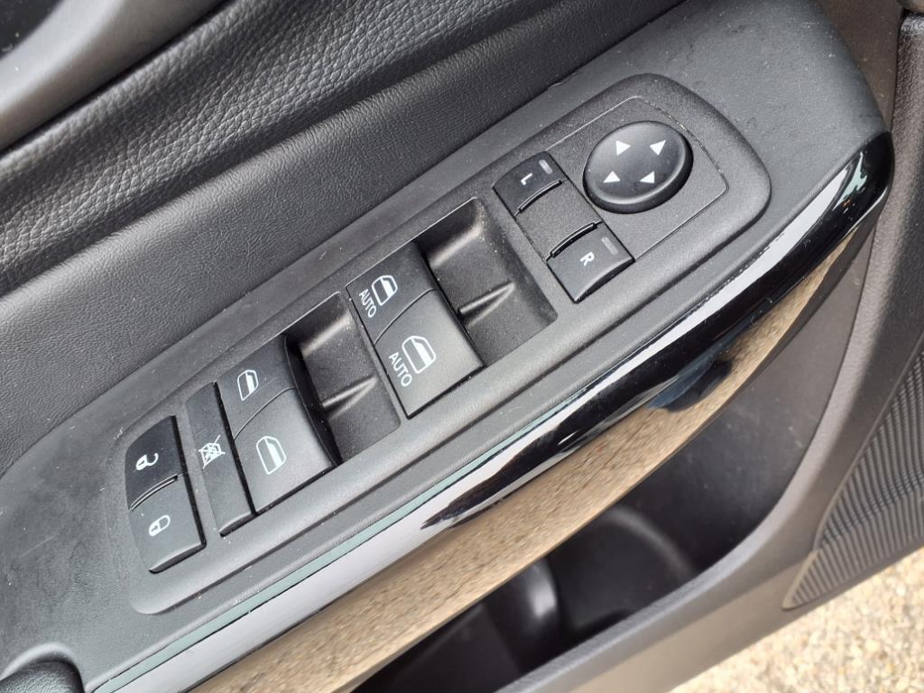 used 2023 Jeep Cherokee car, priced at $22,991