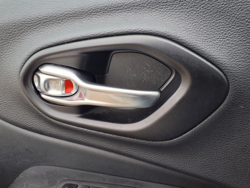 used 2023 Jeep Cherokee car, priced at $22,991