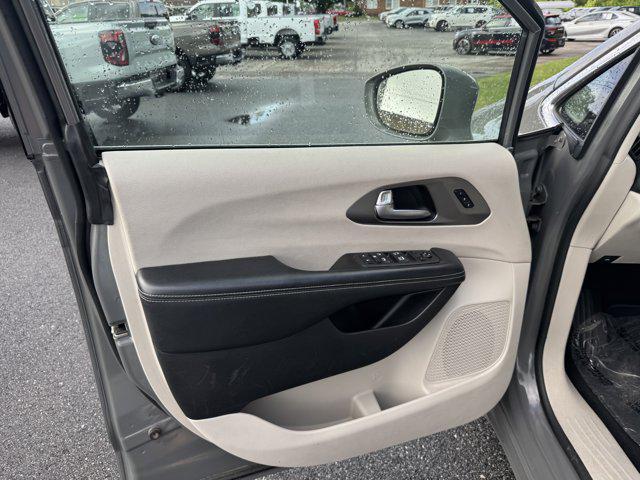 used 2021 Chrysler Pacifica car, priced at $19,995